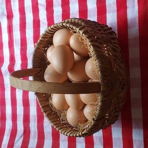 VINTAGE Basket &  Wooden Eggs Country/Prim Decor.